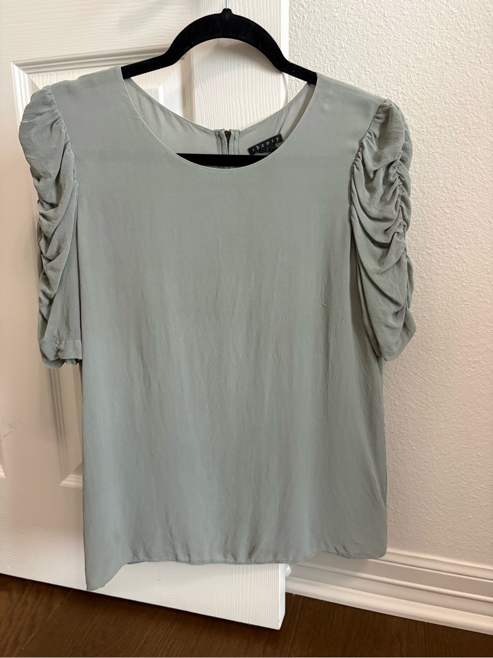 Theory size medium Ruched Puff Sleeve Blouse in Light Sage